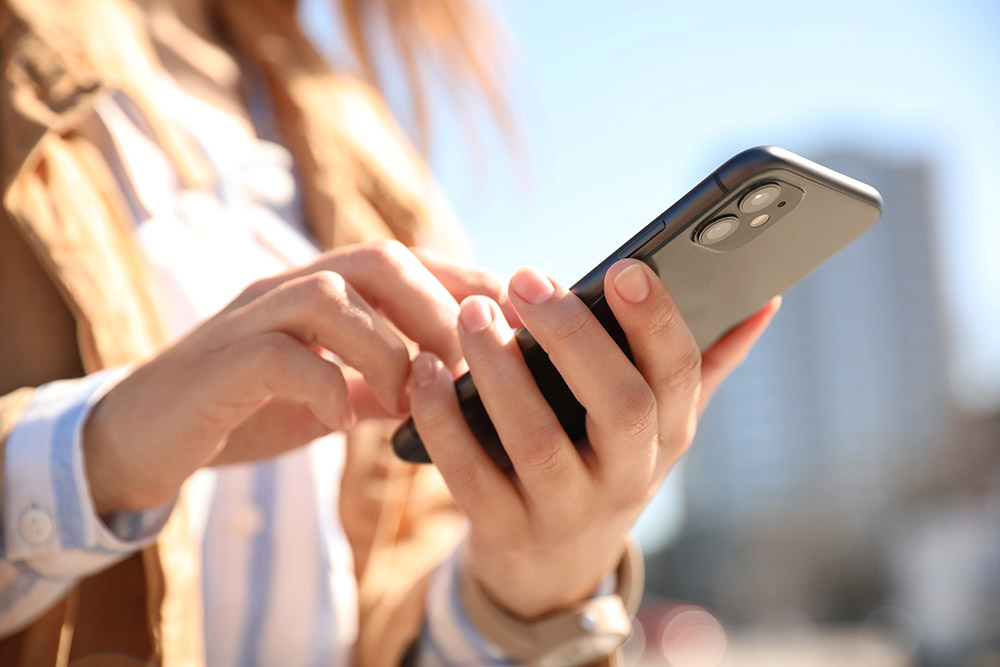 智能手機(jī)響應(yīng)式網(wǎng)站設(shè)計(jì)策略實(shí)施與行業(yè)發(fā)展動(dòng)向研究